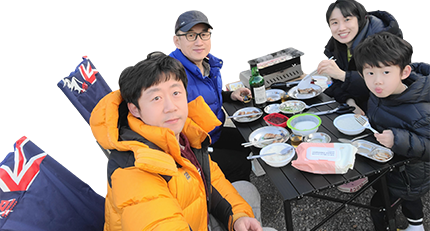 가족 캠핑 사진